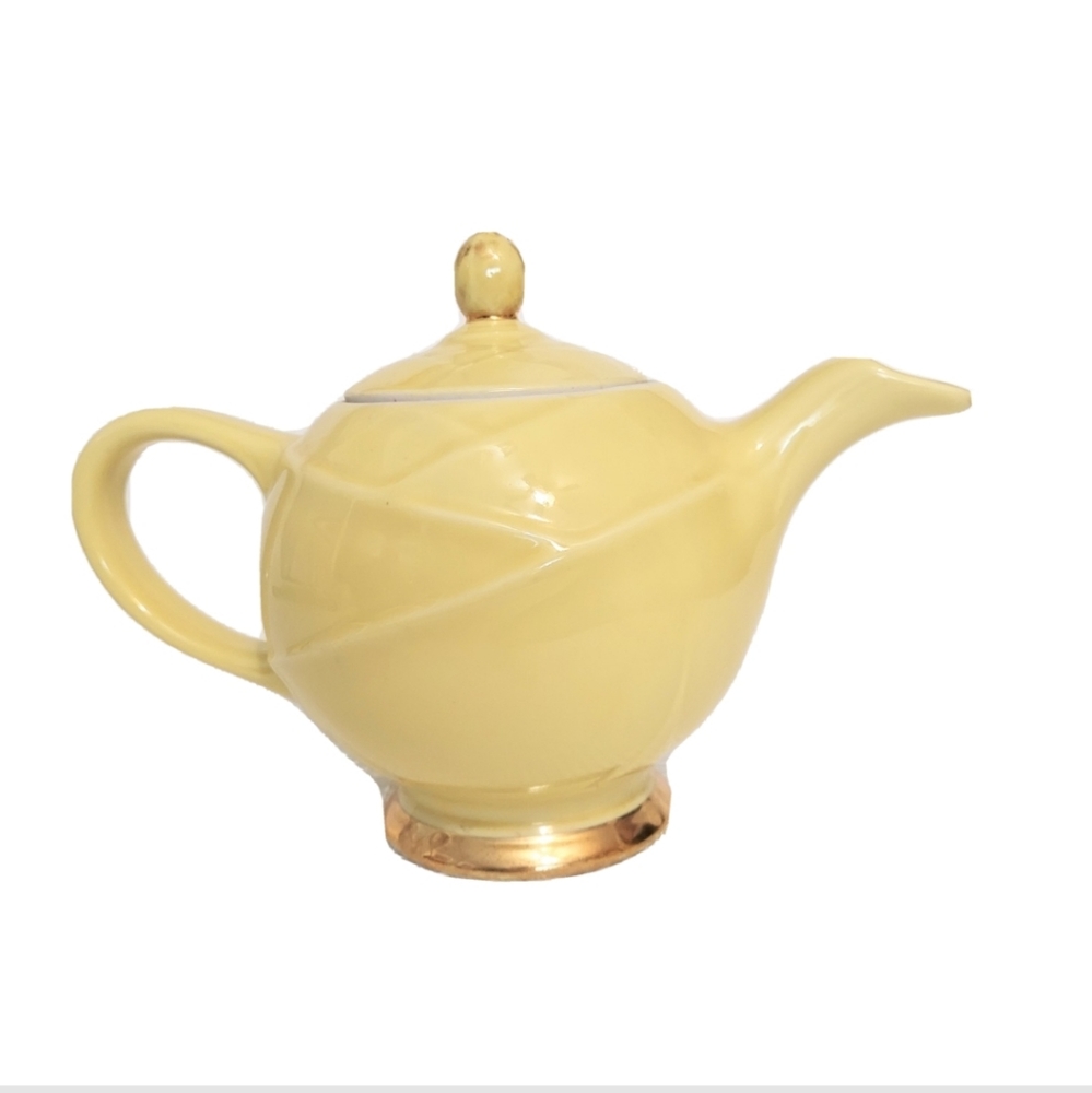 Vintage Hall 0219 Draped Teapot 6 Cup Gold Trim Retro Style Yellow